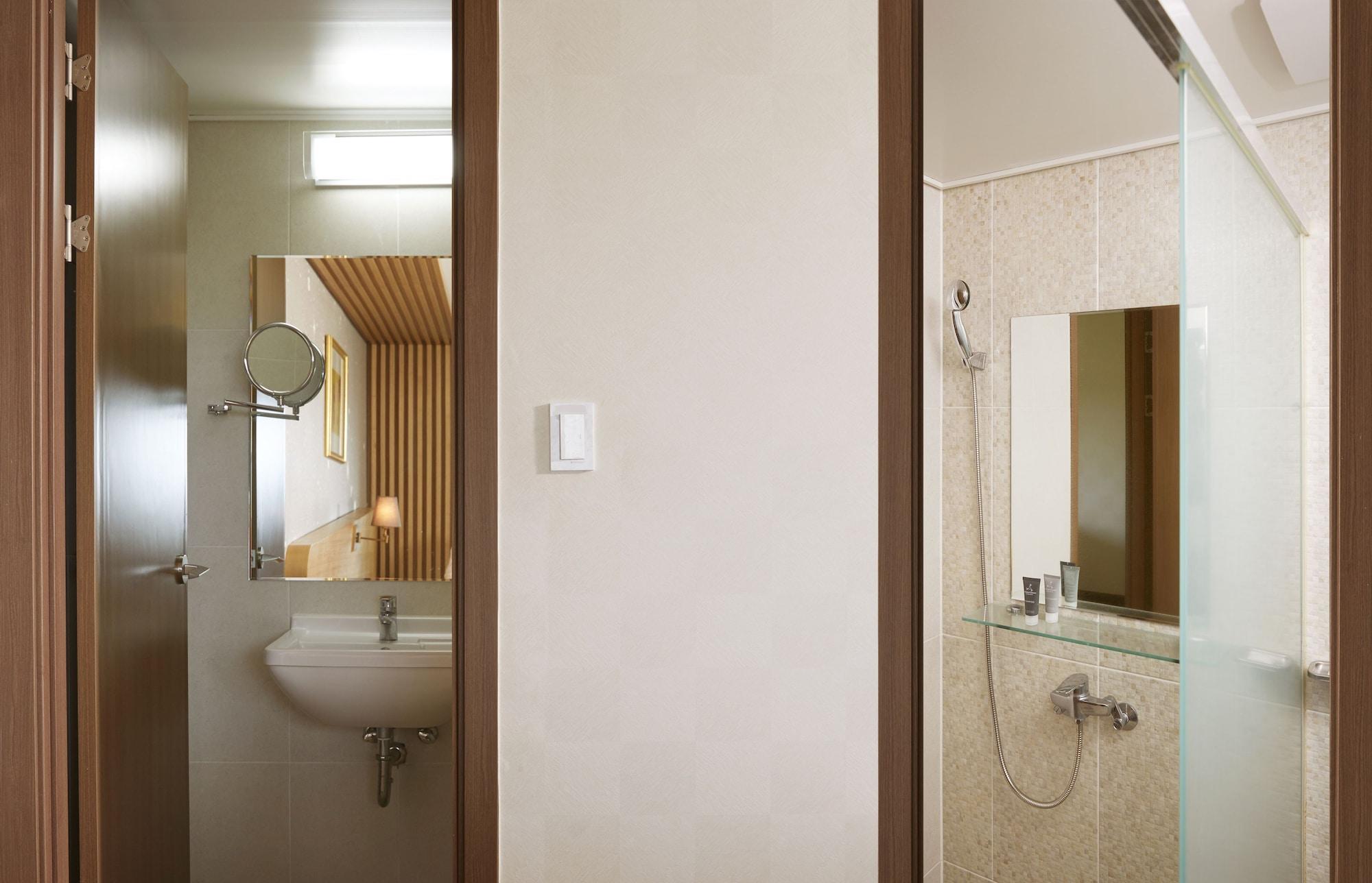 Jeju Aerospace Hotel Согвипхо Экстерьер фото