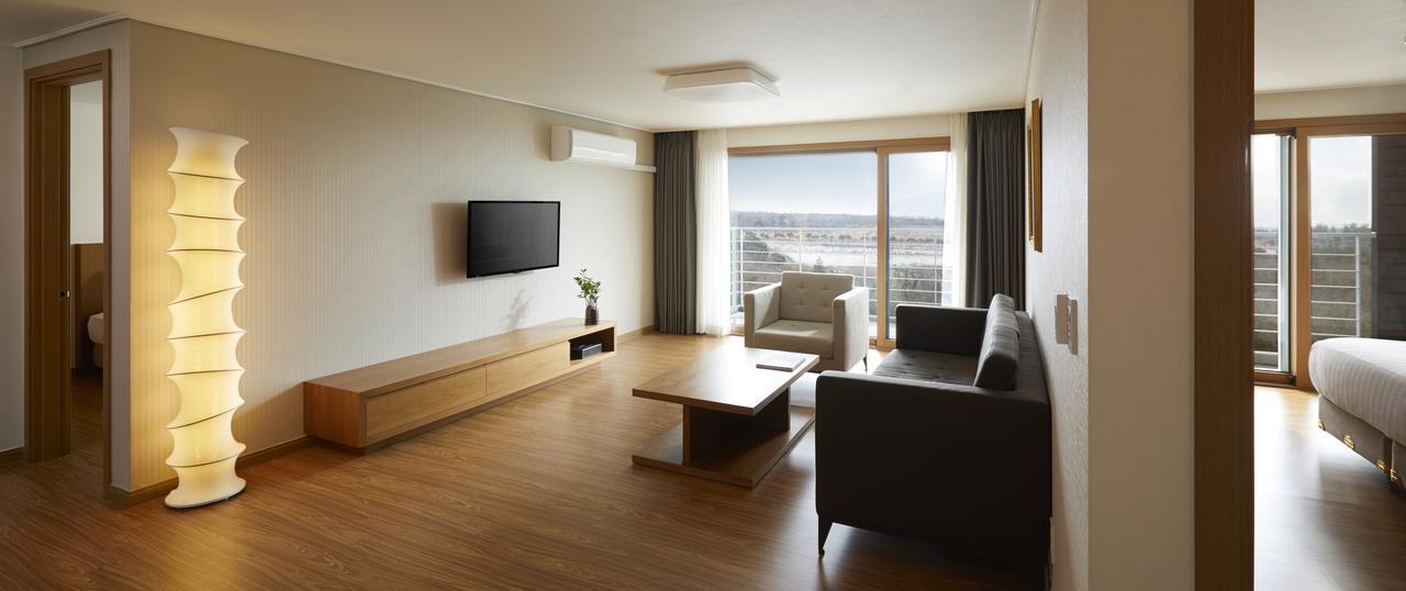 Jeju Aerospace Hotel Согвипхо Экстерьер фото